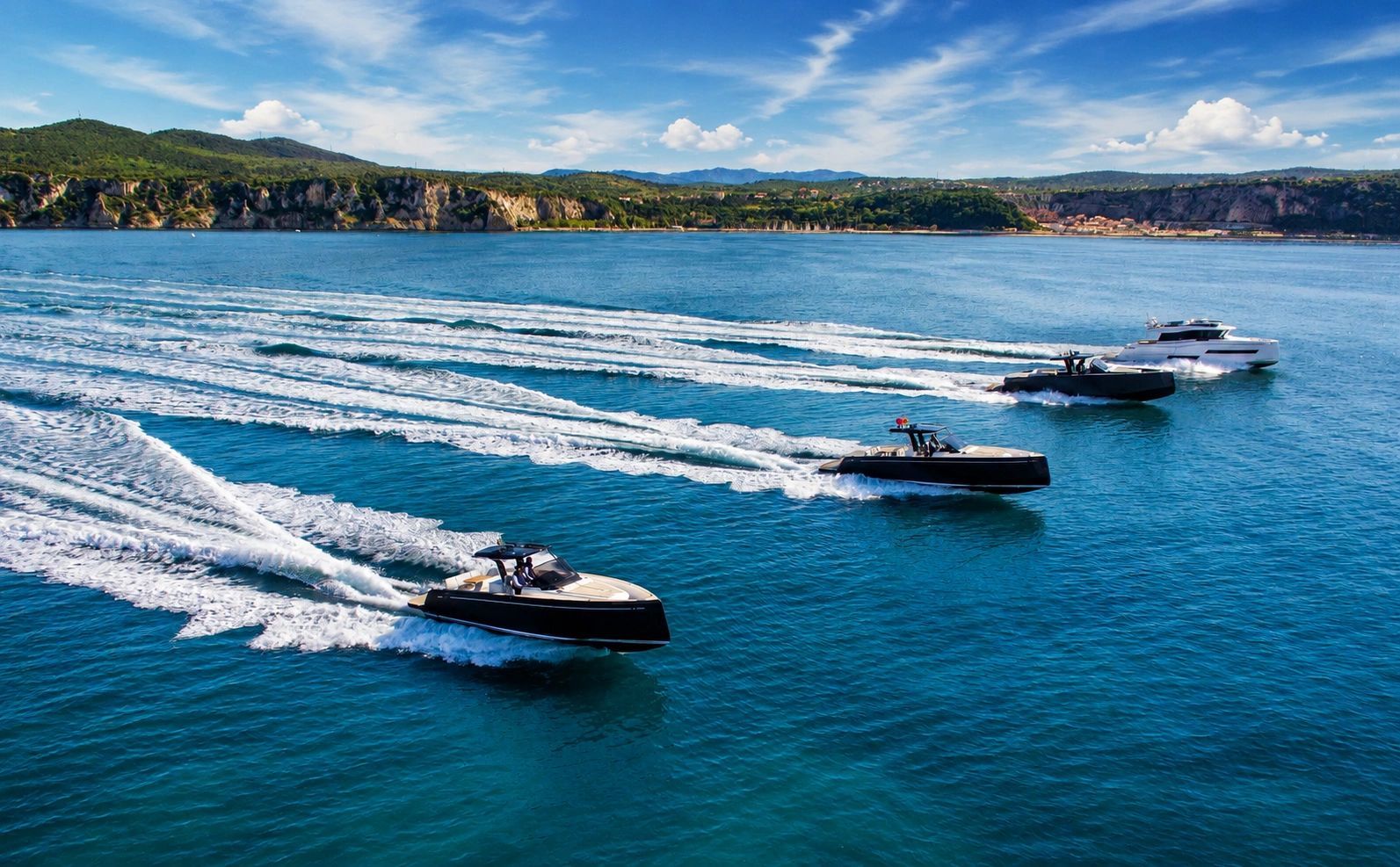 Flotte de Pardo Yachts naviguant ensemble en Méditerranée