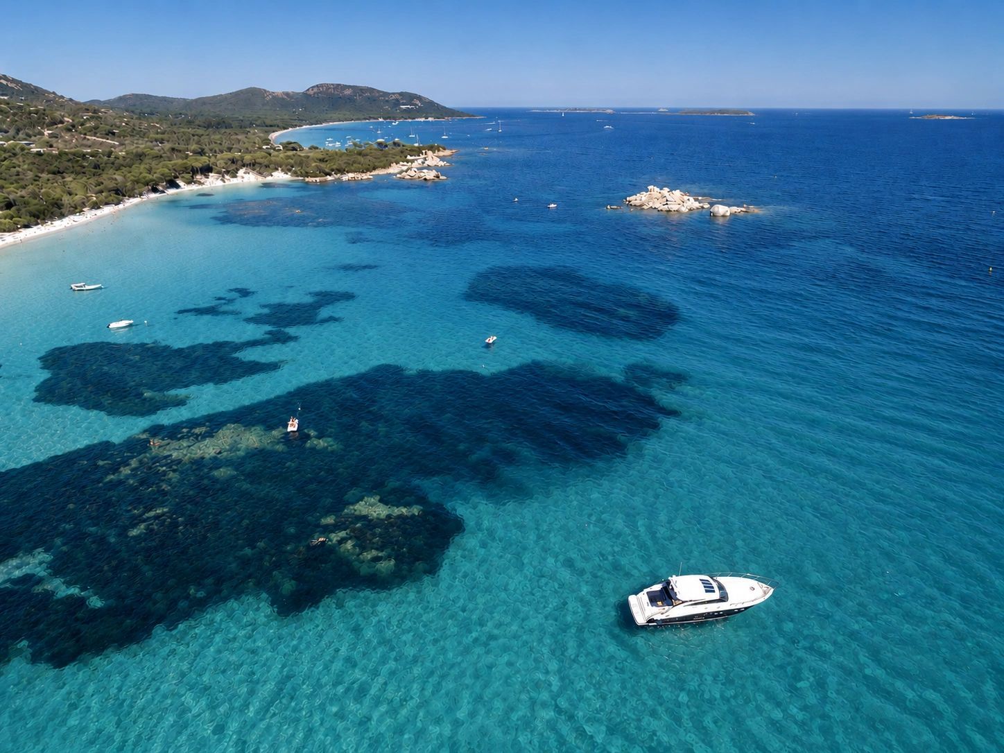 Vue aérienne d’un mouillage confidentiel près de Palombaggia à Porto-Vecchio