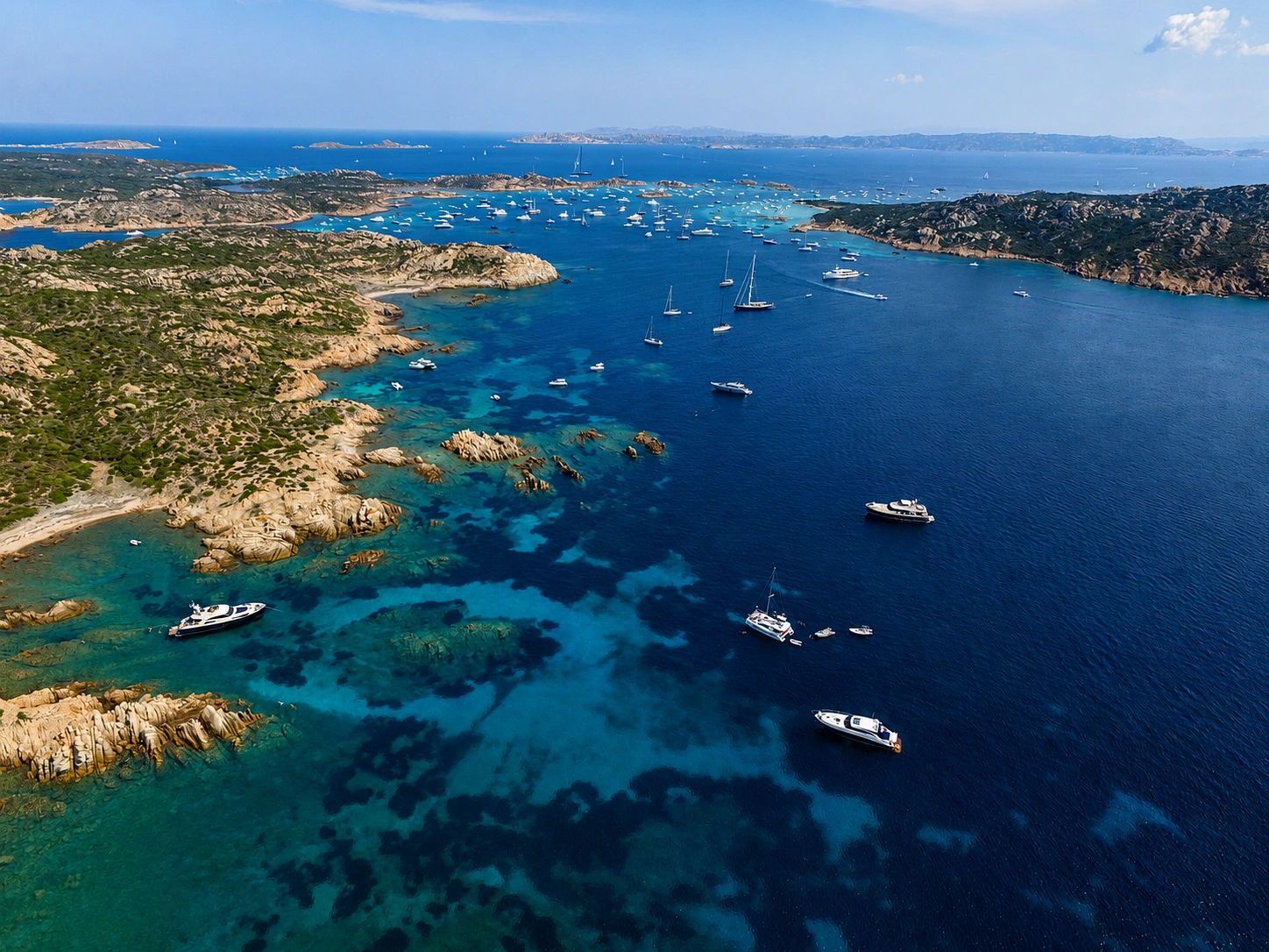 Vue aérienne entre Santa Maria et Budelli dans l’archipel de La Maddalena